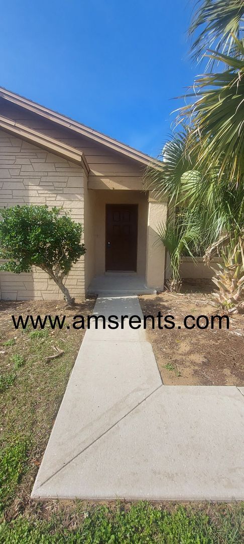 Building Photo - Spacious 4-bedroom Home in Kissimmee