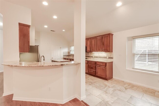 Building Photo - 15437 Fisher Island Dr