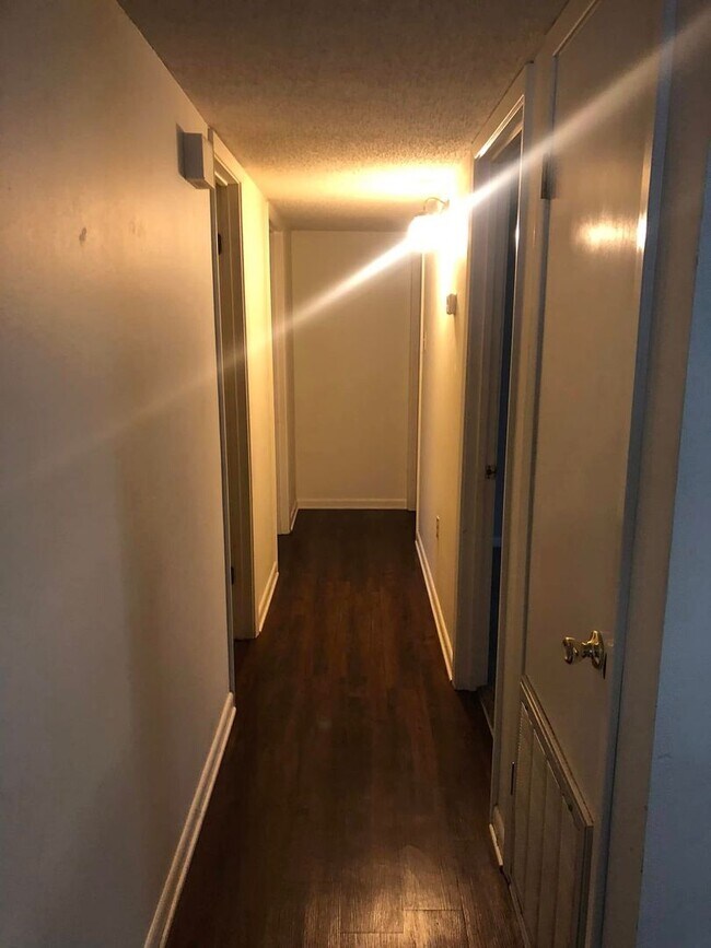 Building Photo - 23 Hartwell Pl