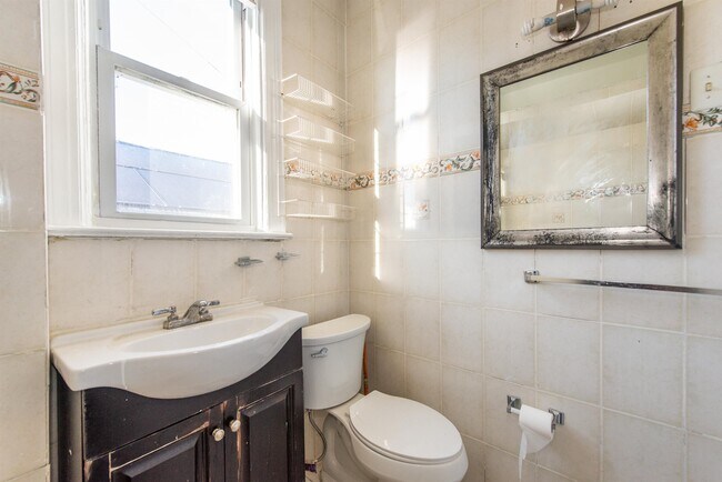 Building Photo - 46 Spruce St