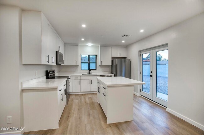 Building Photo - 8015 W Roma Ave