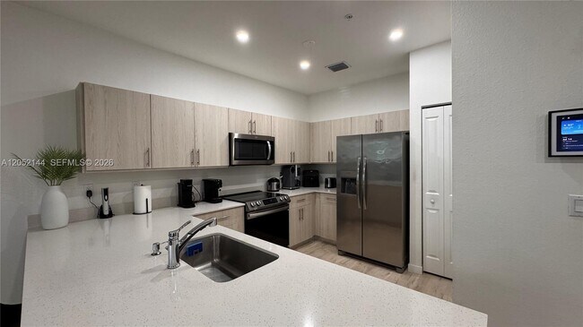 Building Photo - 15540 SW 136th St