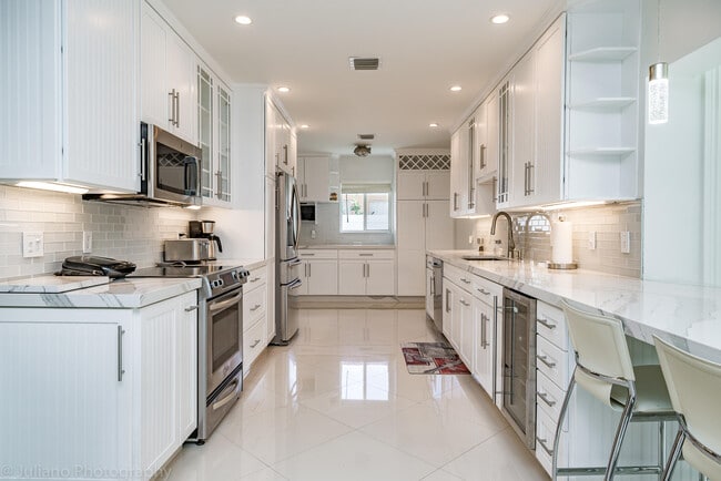 Building Photo - 1510 SE 14th Ct