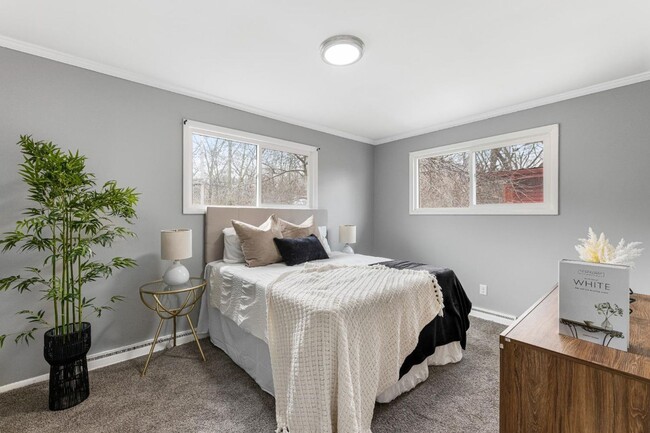 Building Photo - Miller Beach Living FREE Application Fee !