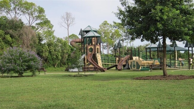 Building Photo - 2802 S Doral Dr