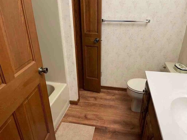 Building Photo - 7618 Westchester Dr