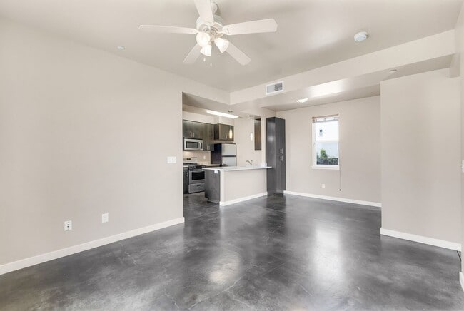 Building Photo - MOVE IN SPECIAL $2000 SIGN A LEASE BY MARCH 18TH    2 Bedroom, 1 Bath Available!