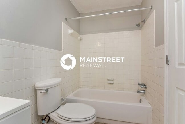 Building Photo - 4 Bedroom Pet-Friendly Home in Lakeland, FL with Main Street Renewal