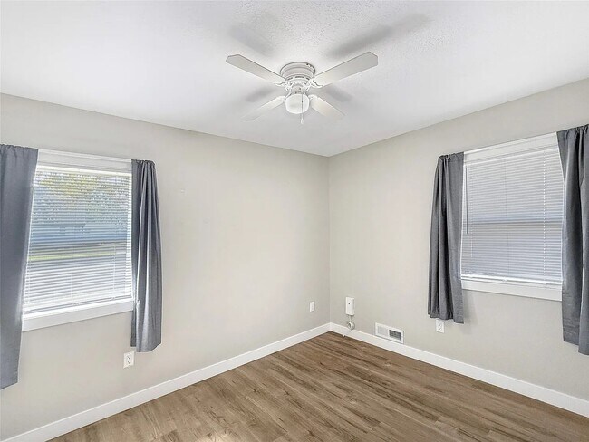 Bedroom with ample closet space - 2610 63rd St