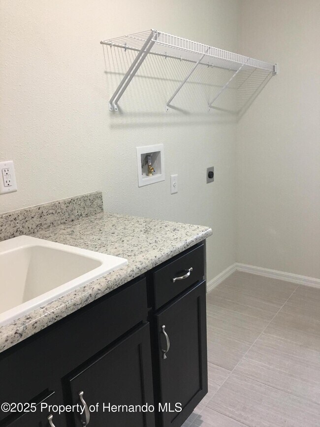 Building Photo - 5635 Pillar Ave