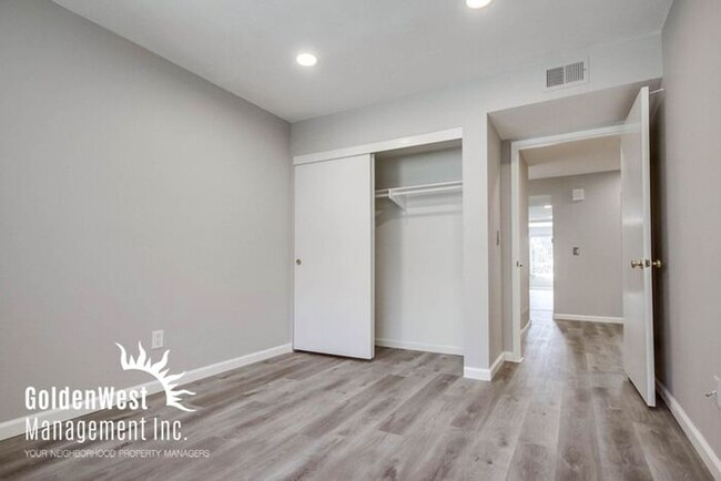 Building Photo - Spacious 3Bdm 2Ba Condo in Mission Valley ...