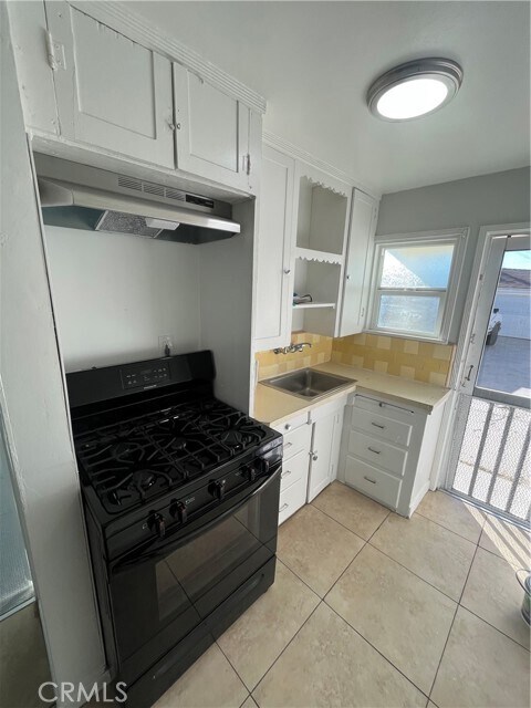 Building Photo - 2008 S Halladay St