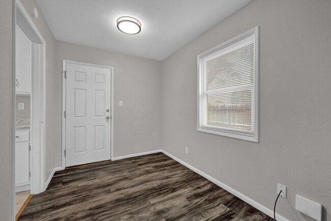 Building Photo - 2814 Duncan Dr