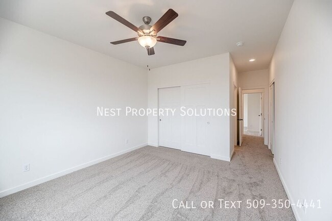 Building Photo - 164 E Montmorency-A