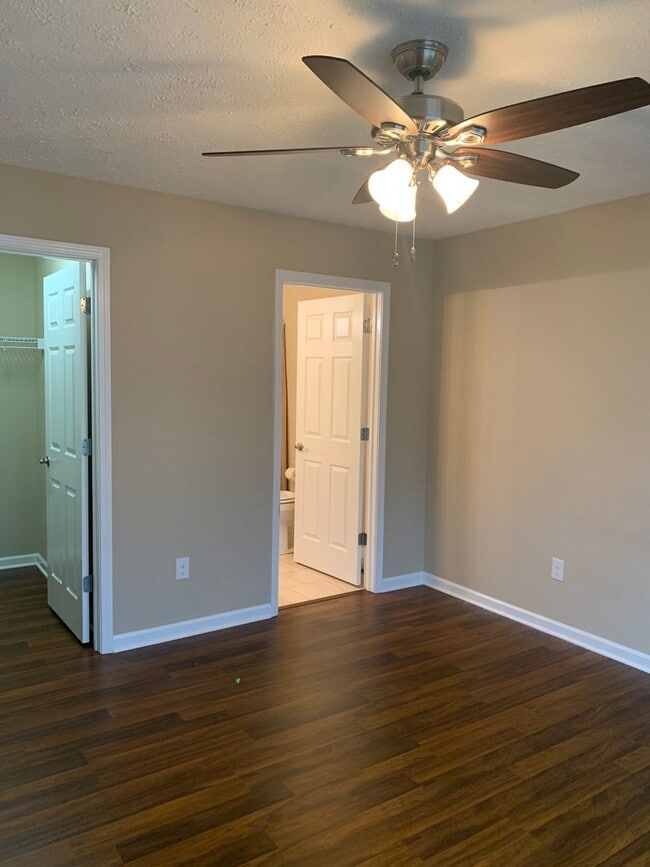 Building Photo - Beautiful 3 Bed, 2 Bath home located in Ma...