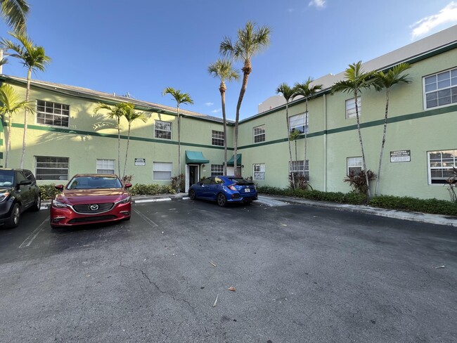 Primary Photo - 323 Almeria Rd