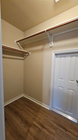 Building Photo - 9407 Herons Grove Ln