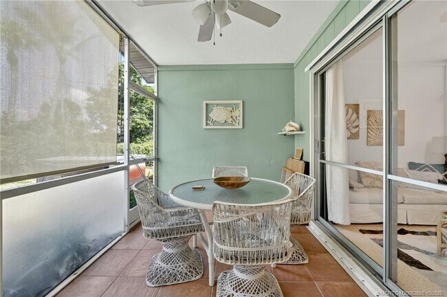 Building Photo - 262 SE Monterey Ave