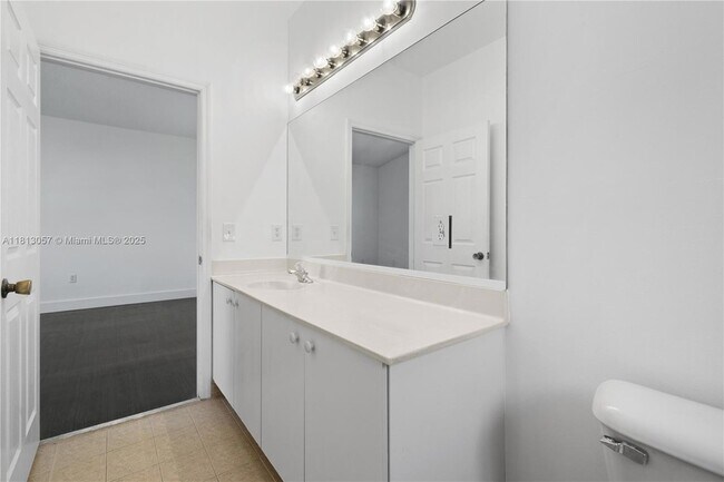 Building Photo - 1180 NE 41st Ave