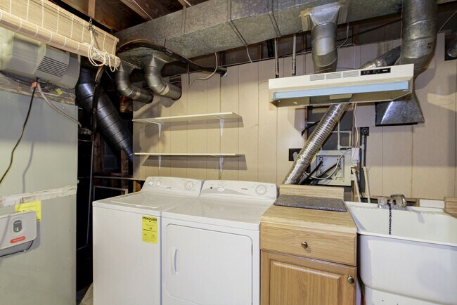 Building Photo - 11906 Shagbark Dr