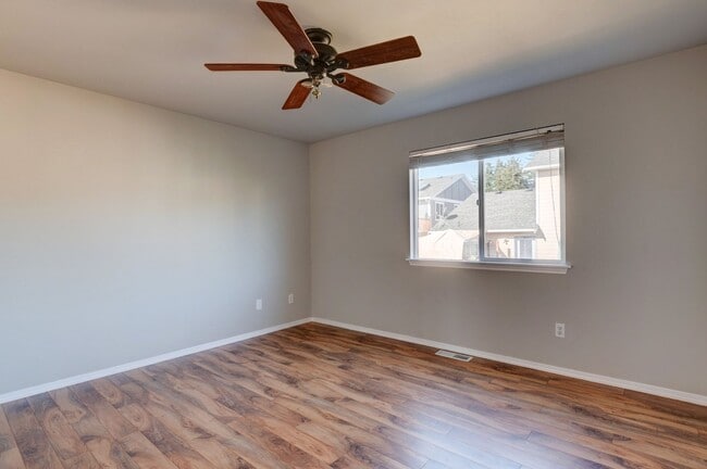 Building Photo - Spacious 4-Bedroom Home with Cozy Backyard...