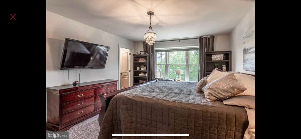 Building Photo - 869 N 5th St