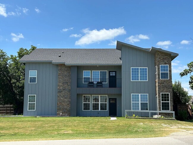 Building Photo - 4534 N Shore Dr