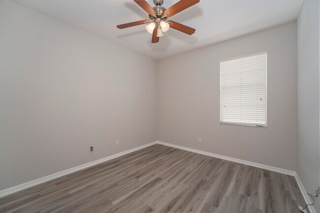 Building Photo - Cute and Spacious 3/2 Home with Bonus Room...