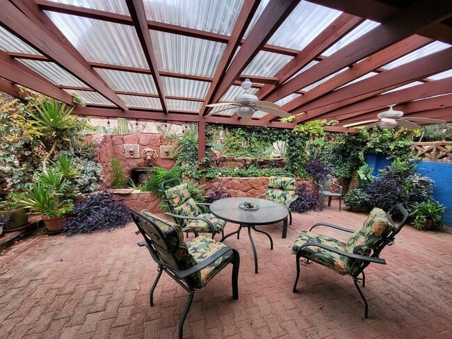 Building Photo - HOUSE - VILLAGE OF OAK CREEK