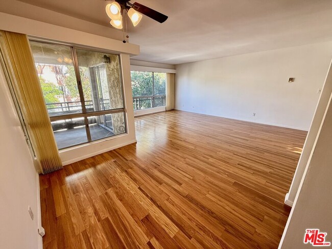 Building Photo - 5600 Kensington Wy