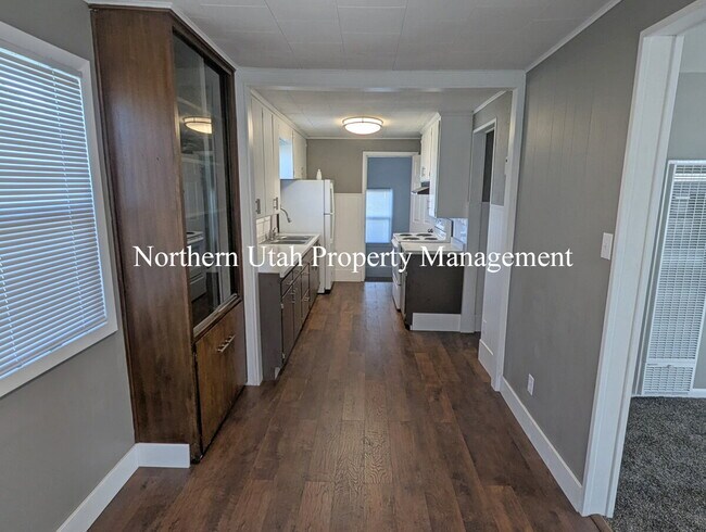 Building Photo - 3 bed 2 bath home