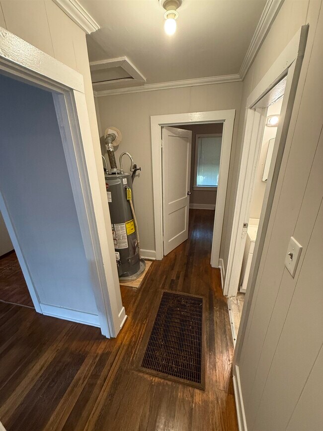 Building Photo - 1540 Gabay St