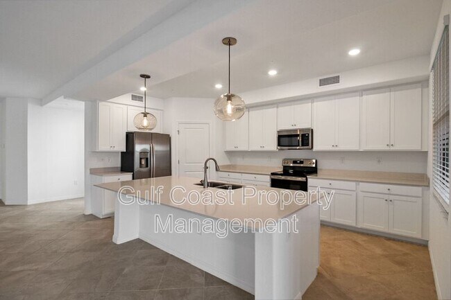 Building Photo - 5703 N Honore Ave