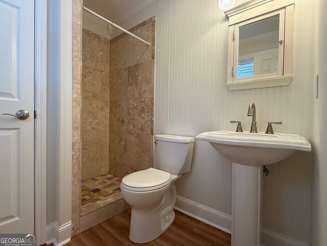 Building Photo - 305 Hillside Dr