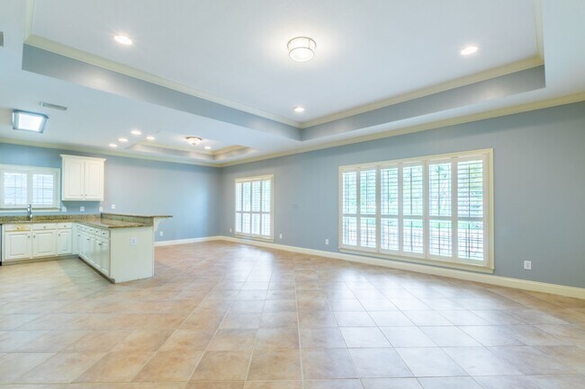 Building Photo - 6149 Madison Dr