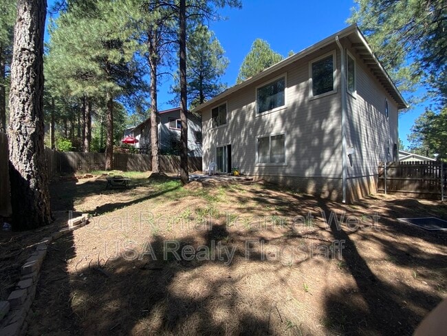 Building Photo - 381 W Cattle Drive Trail