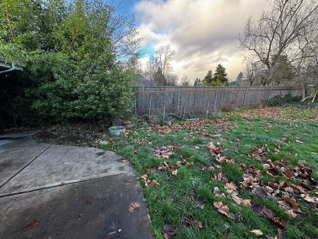 Building Photo - Stylish Updated 3-Bedroom Home in Desirable South Eugene