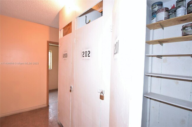 Building Photo - 7500 NW 5th Pl