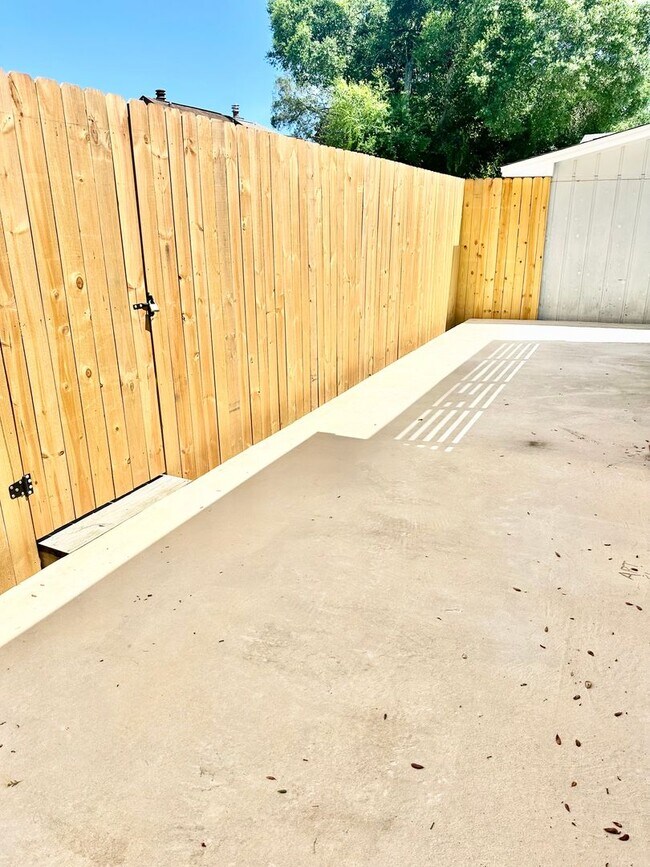 Building Photo - 937 Holbrook Cir