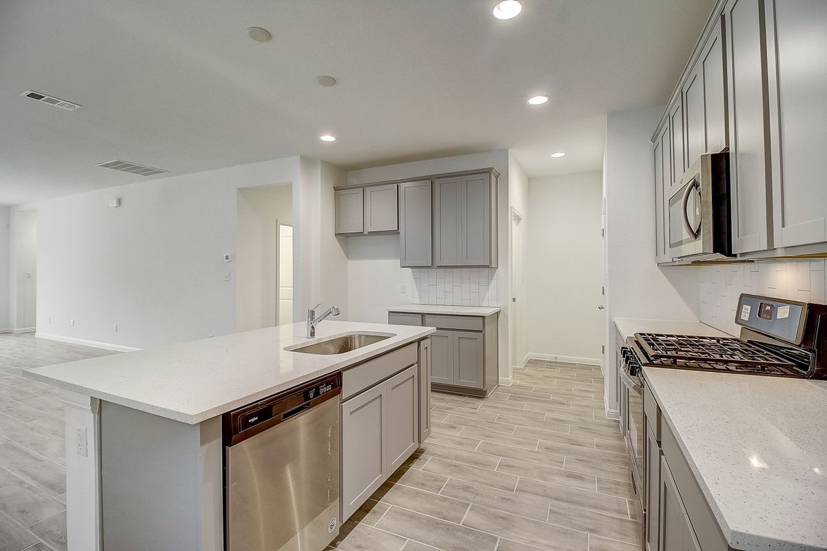 Building Photo - 117 Lacey Oak Lp