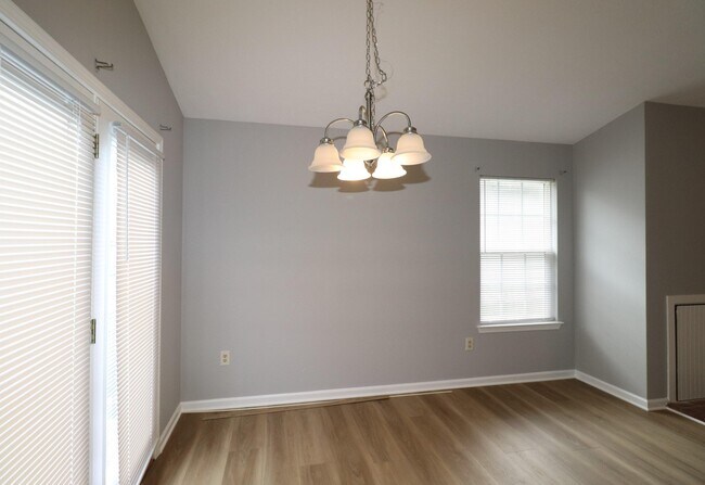 Building Photo - 125 Christopher Dr