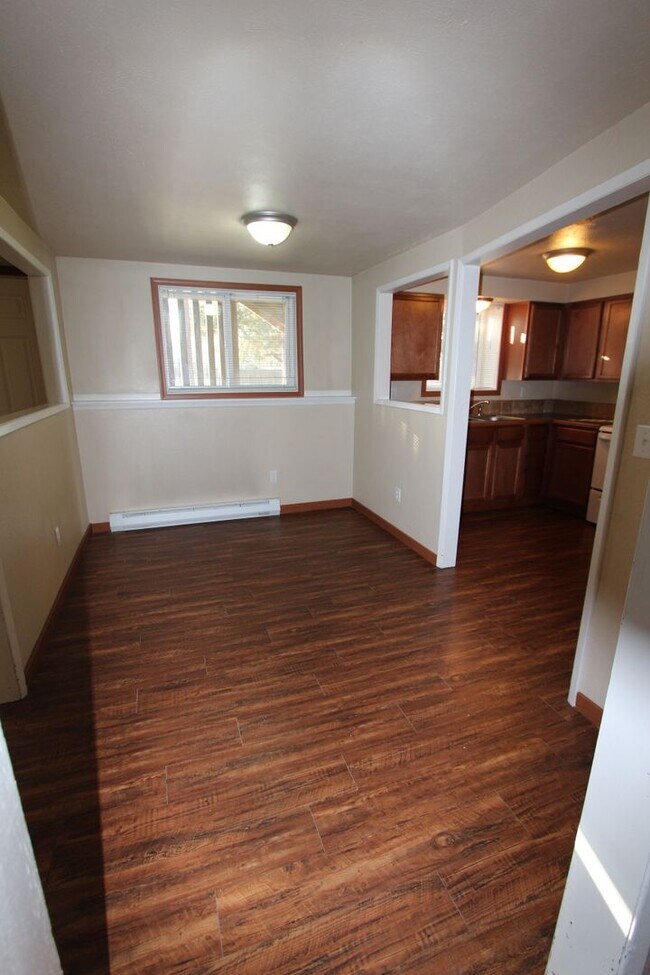 Building Photo - Great Spokane Valley Location-2 bed 1 bath...