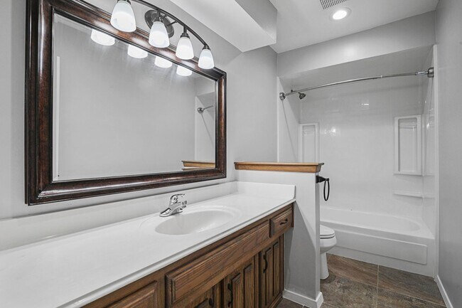 Building Photo - Elegantly Renovated Hickory Creek Home!