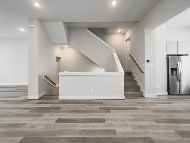 Building Photo - 1284 N Post Oak Rd