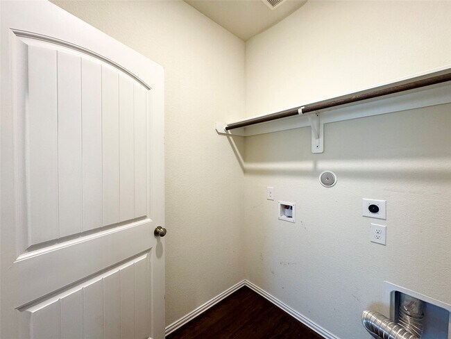 Building Photo - 9026 Beacon Mill Dr