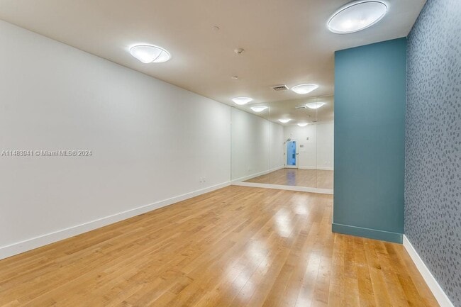 Building Photo - 600 NE 27th St