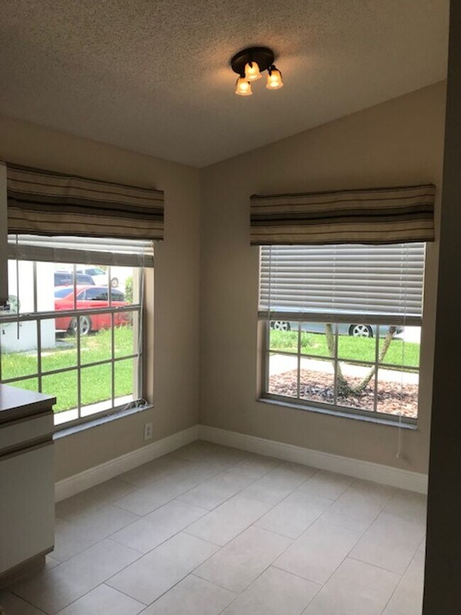Building Photo - 3-Bedroom For Rent By Posner Park!