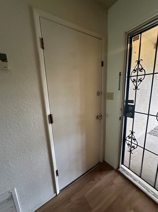Building Photo - 2521 Casita Dr