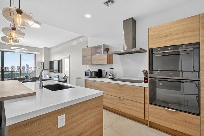 Building Photo - 16385 Biscayne Blvd