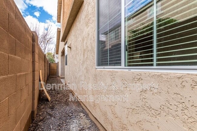 Building Photo - 4262 E Carla Vista Dr